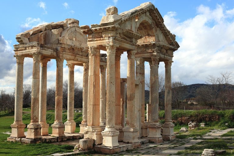 Exploring the Past: Uncovering the Truth Behind Common History Myths Debunked